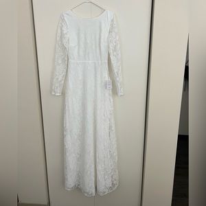 Lulu’s NWT Small Bridal White Lace Long Sleeve Backless Dress